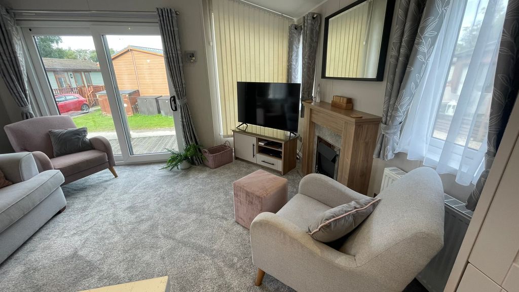 Property photo 2 of 23