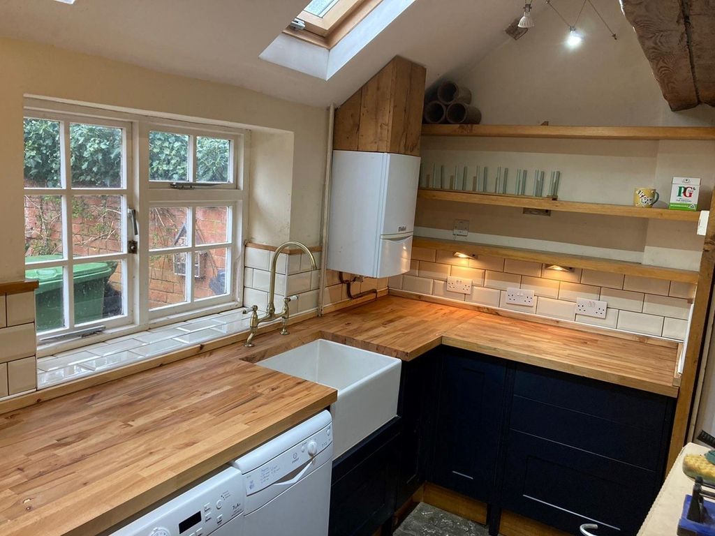 Property photo 3 of 17 Kitchen