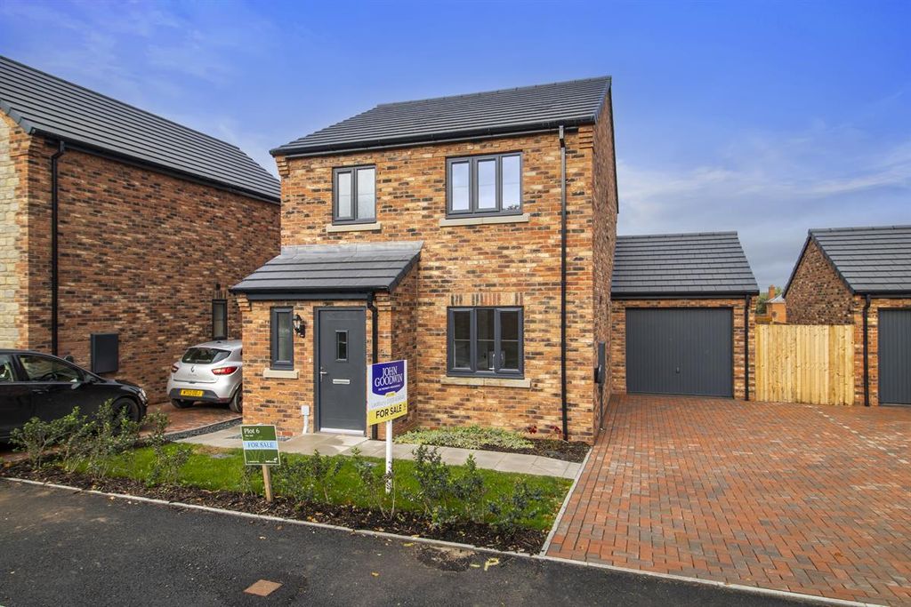 Property photo 1 of 11 Photo 8