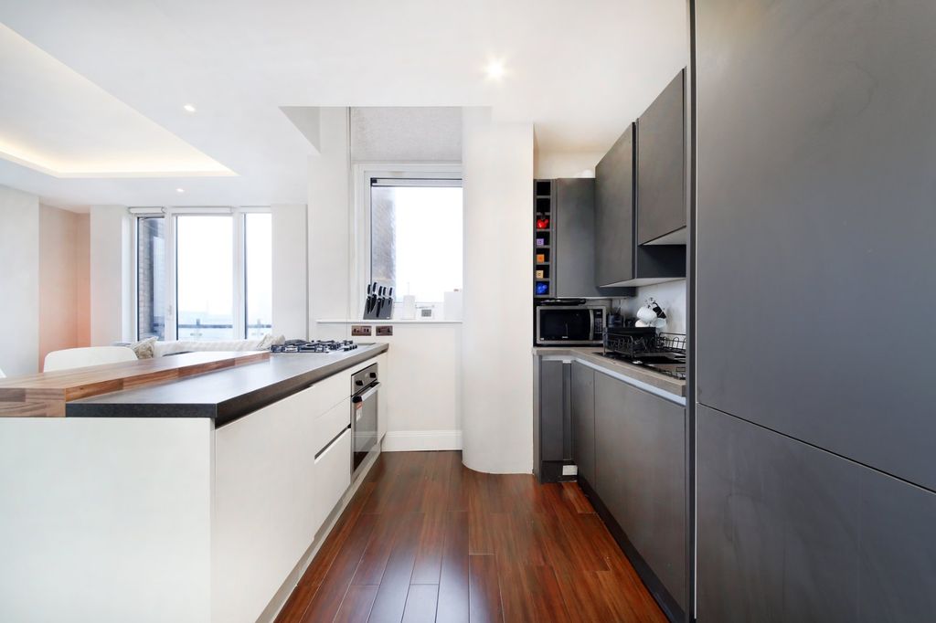 Property photo 3 of 16