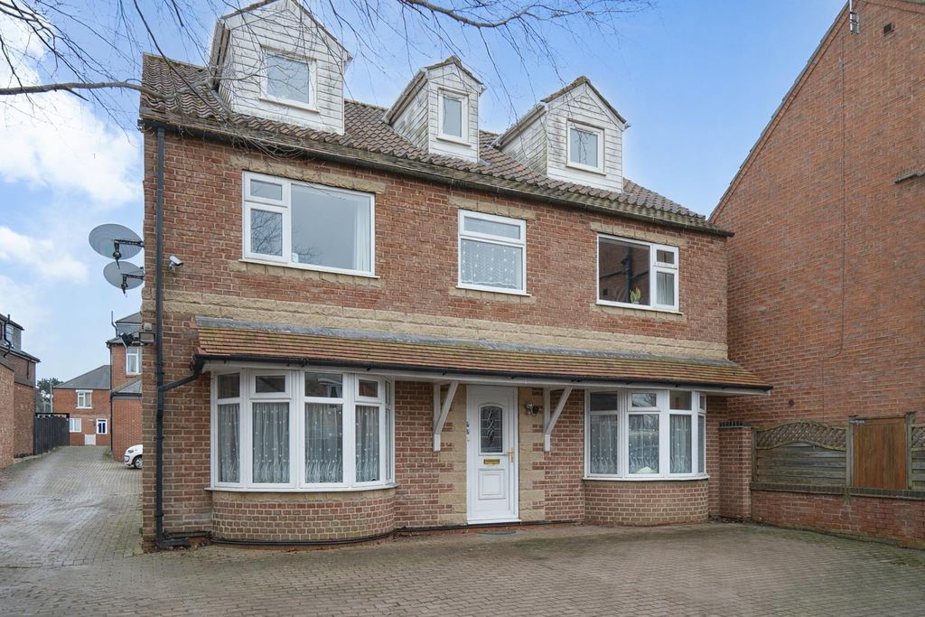 Property photo 1 of 7 External