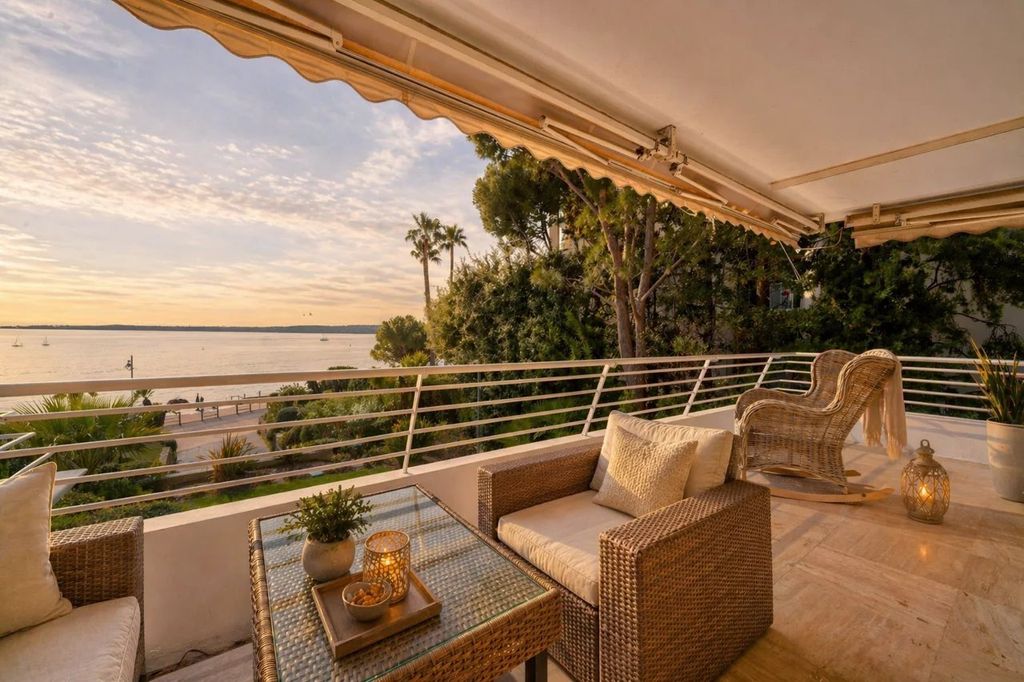 Property photo 1 of 20 2-Bedroom Apartment For Sale 140 Sqm – Palm Beach, Cannes
