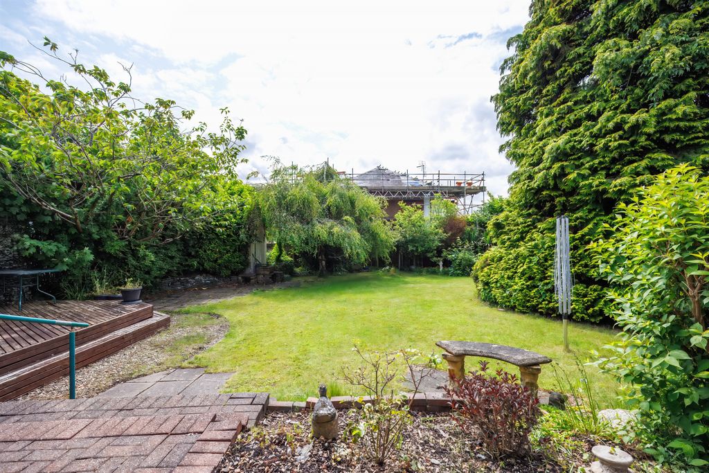 Property photo 2 of 29