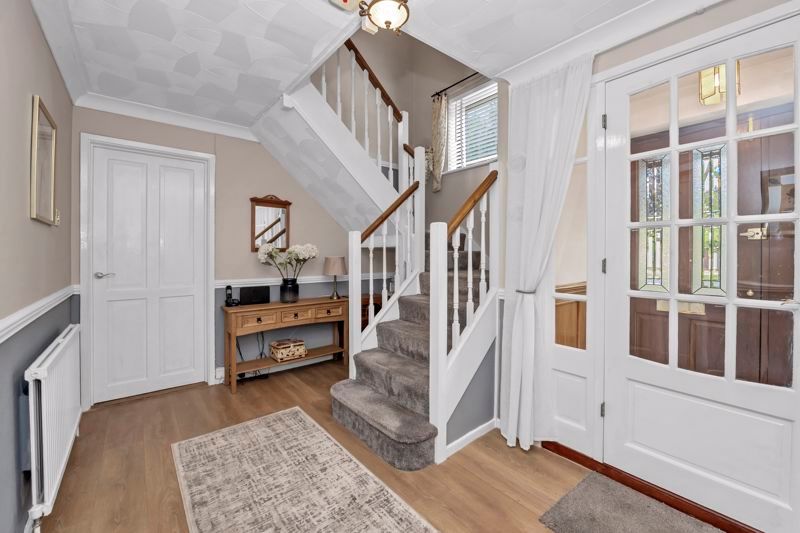 Property photo 2 of 21 Entrance Hall