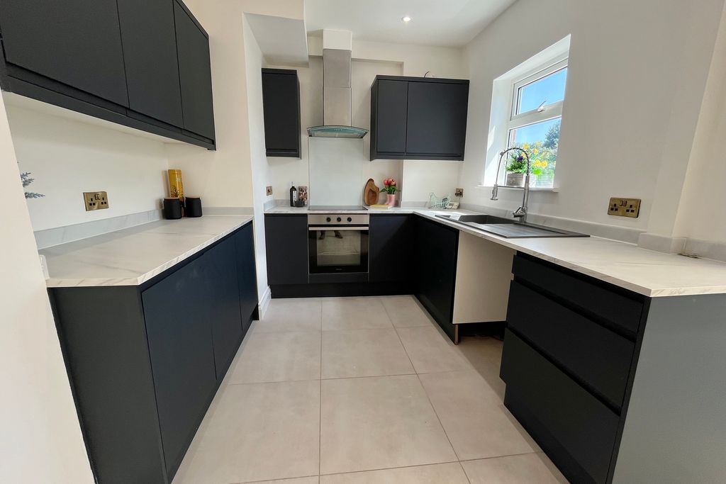 Property photo 3 of 10 Jepson Road - Kitchen