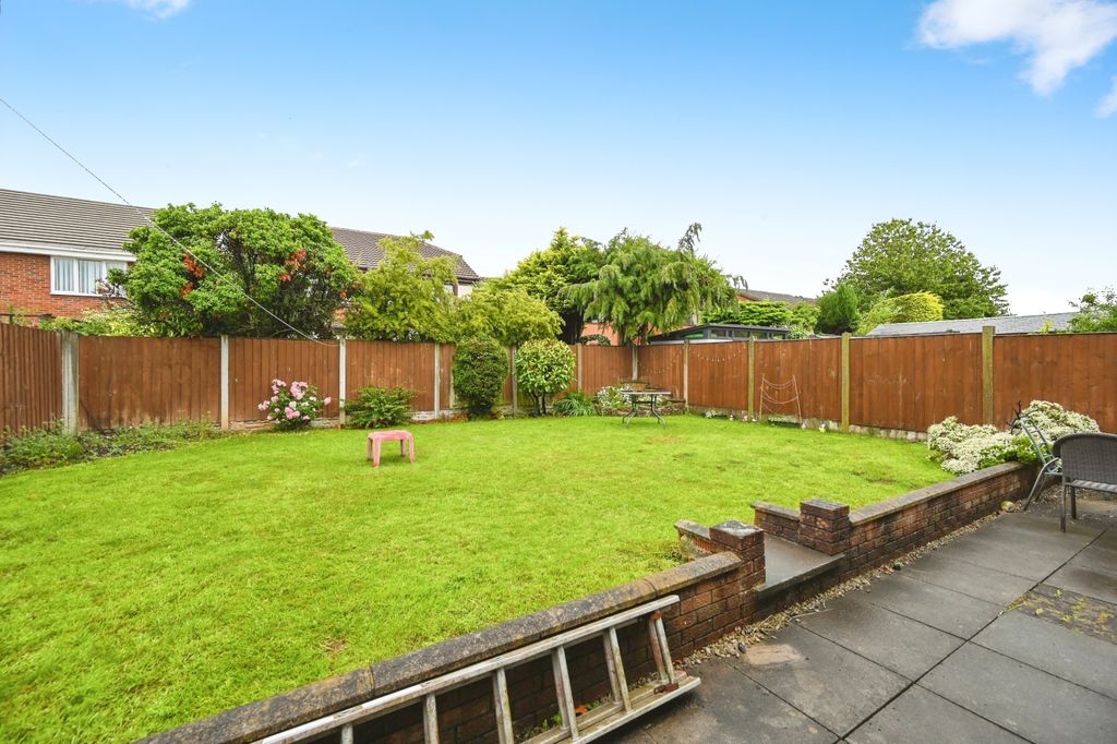 Property photo 2 of 32