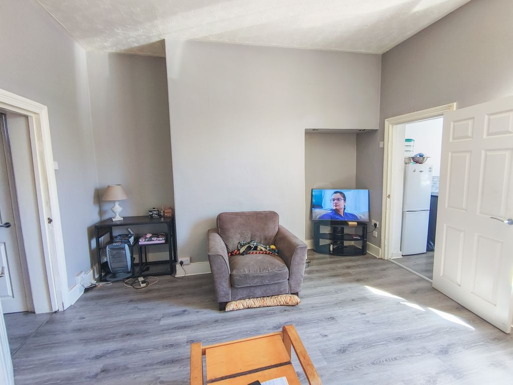 Property photo 2 of 28
