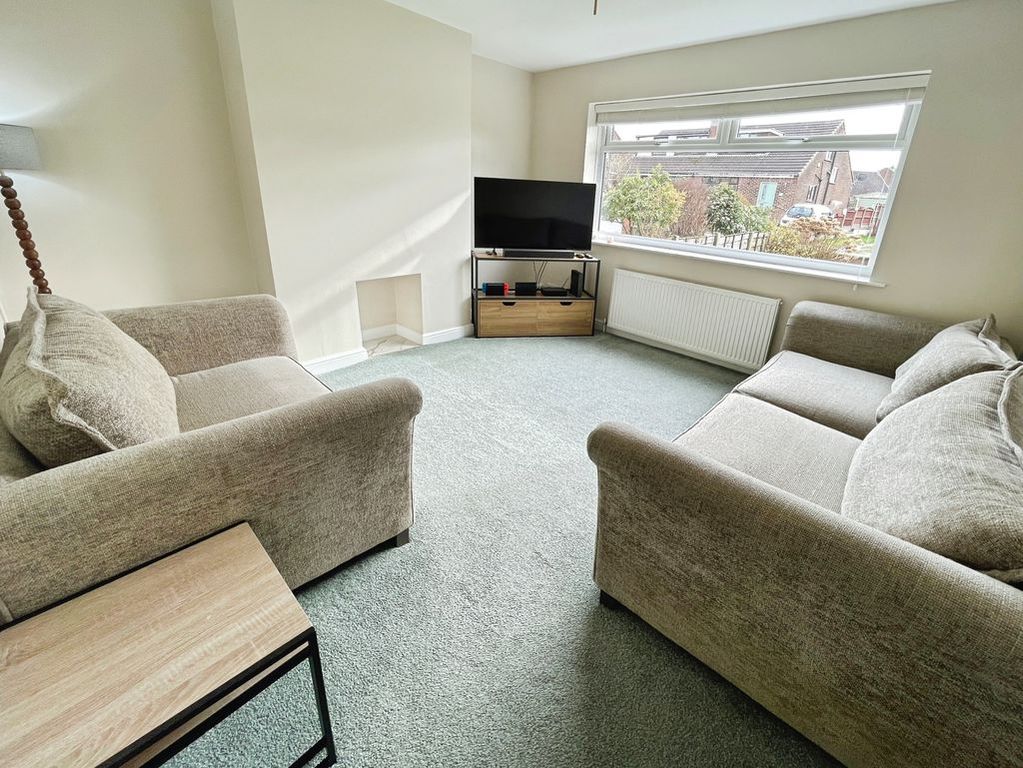 Property photo 2 of 19 Lounge