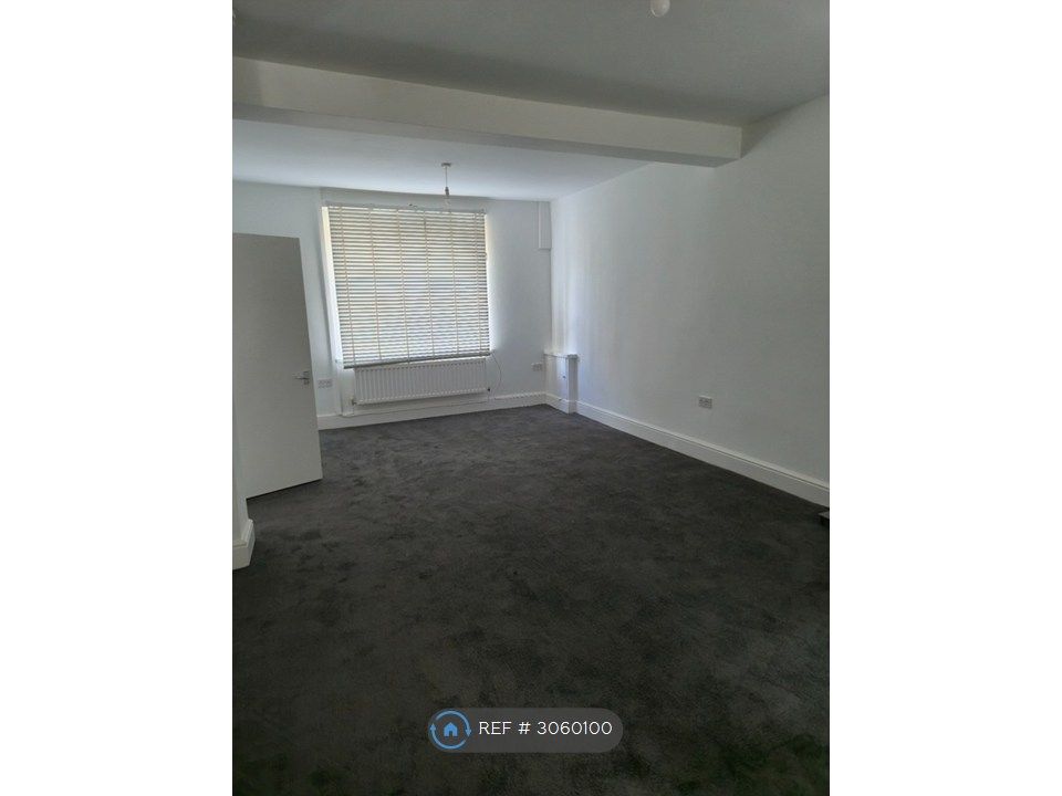 Property photo 2 of 8 Lounge