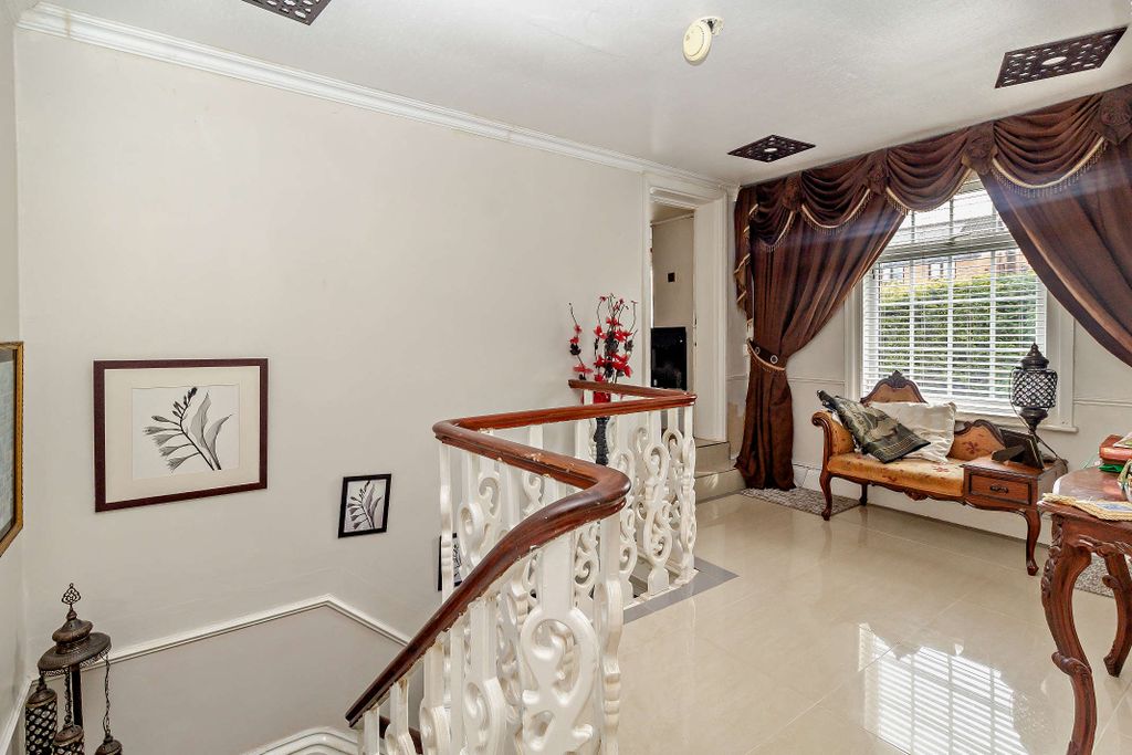 Property photo 3 of 31