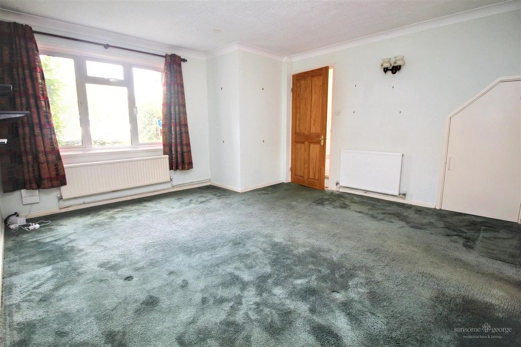 Property photo 3 of 15 Living Room