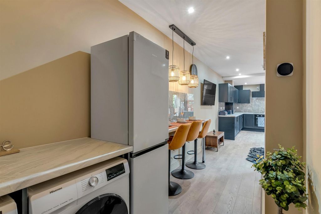 Property photo 3 of 12 37 Melville Road, Coventry, CV1 3A (76).Jpg