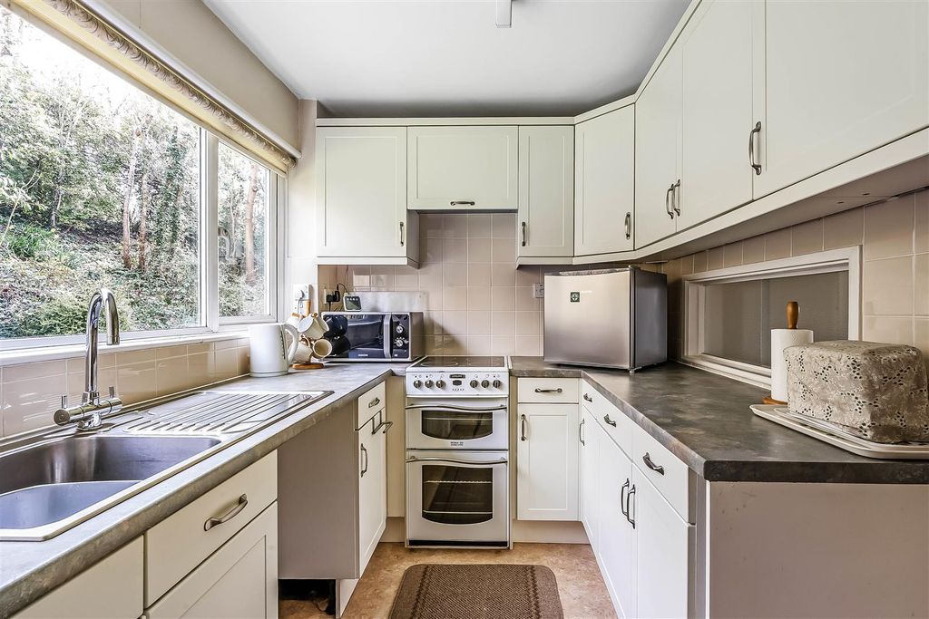 Property photo 2 of 18 29-Master-Close-12.Jpg