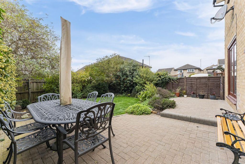 Property photo 2 of 25 Garden