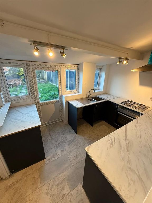 Property photo 3 of 10 Kitchen 2 .Jpeg