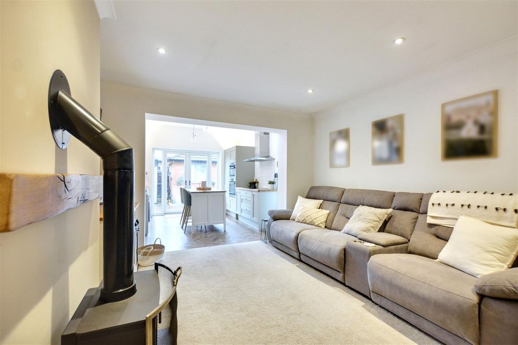 Property photo 3 of 12 Lounge_2.Jpeg