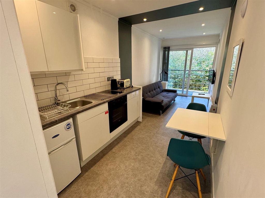 Property photo 2 of 9 12 Drydock Kitchen