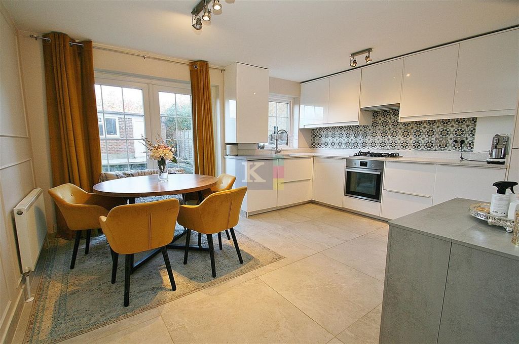 Property photo 3 of 18