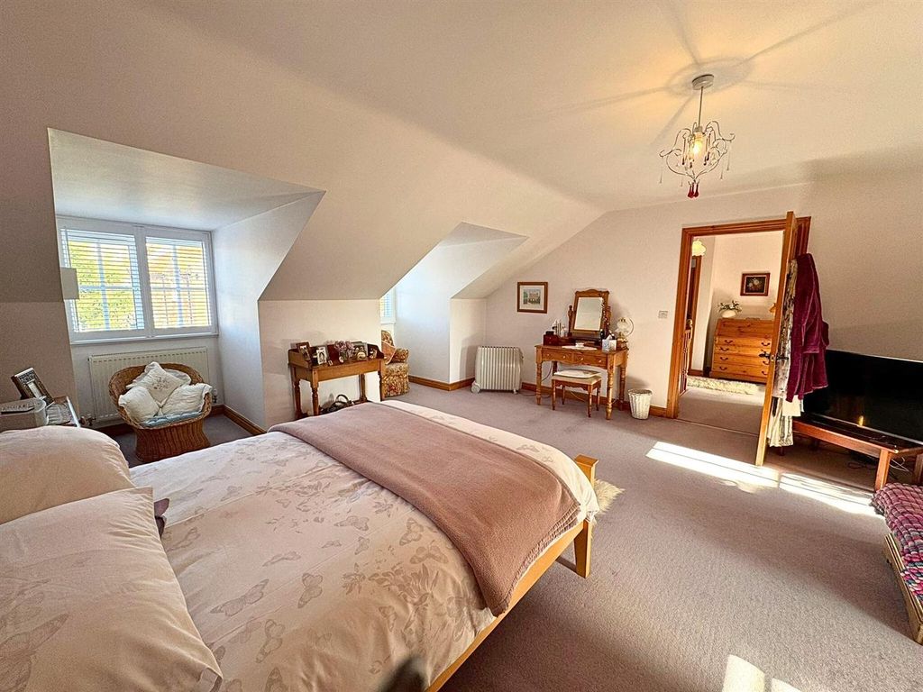 Property photo 3 of 29 Master Bedroom