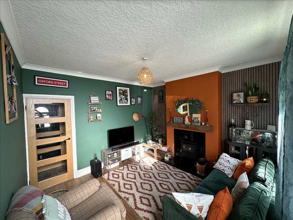 Property photo 2 of 26 Ground Floor