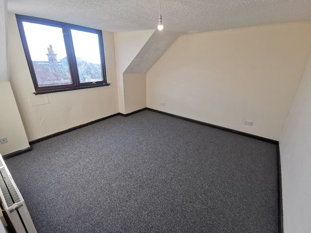 Property photo 2 of 31