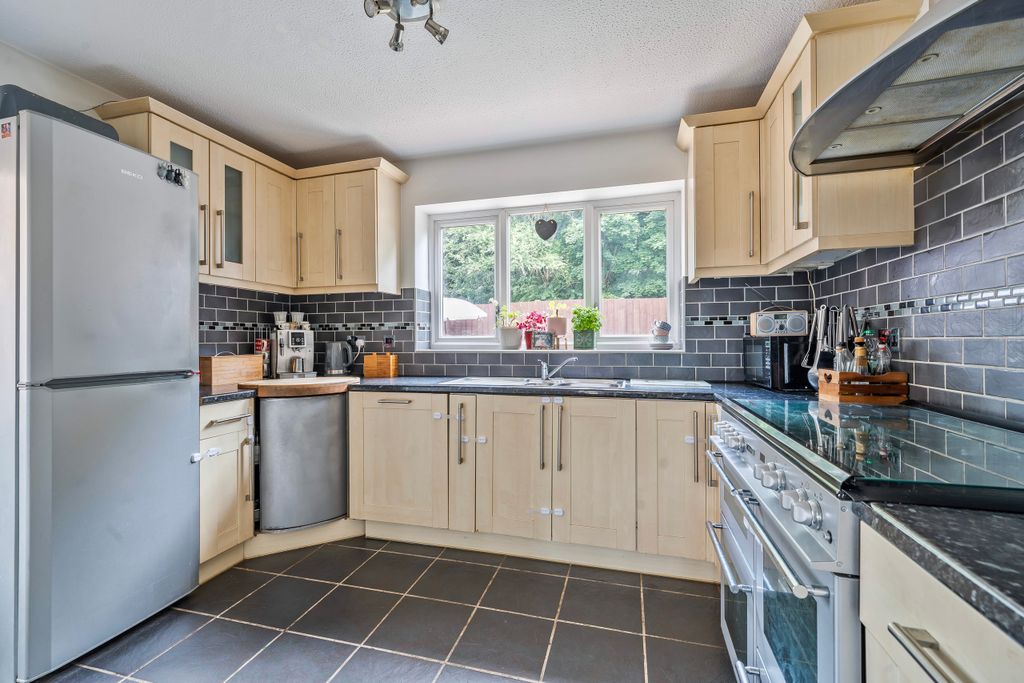 Property photo 3 of 26 Kitchen