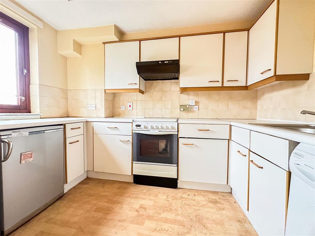 Property photo 3 of 7 Kitchen