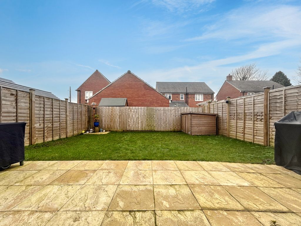 Property photo 3 of 19 Image00003