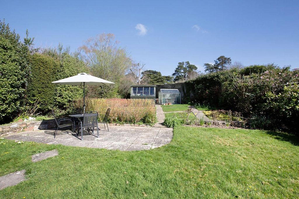 Property photo 2 of 25