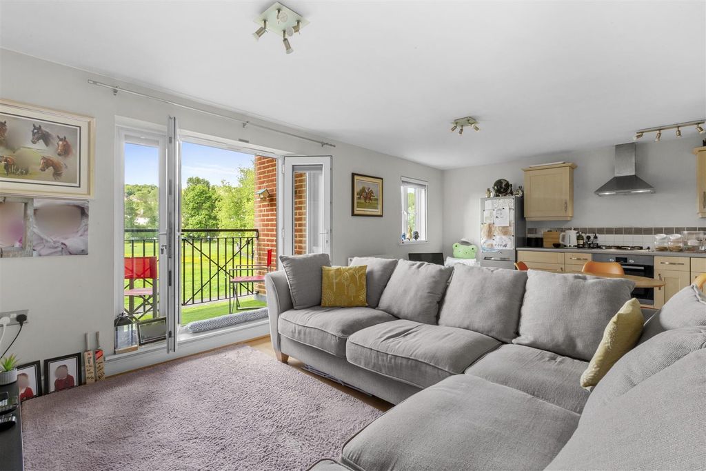 Property photo 2 of 12 Wye Gardens, Fryers Lane-10.Jpg
