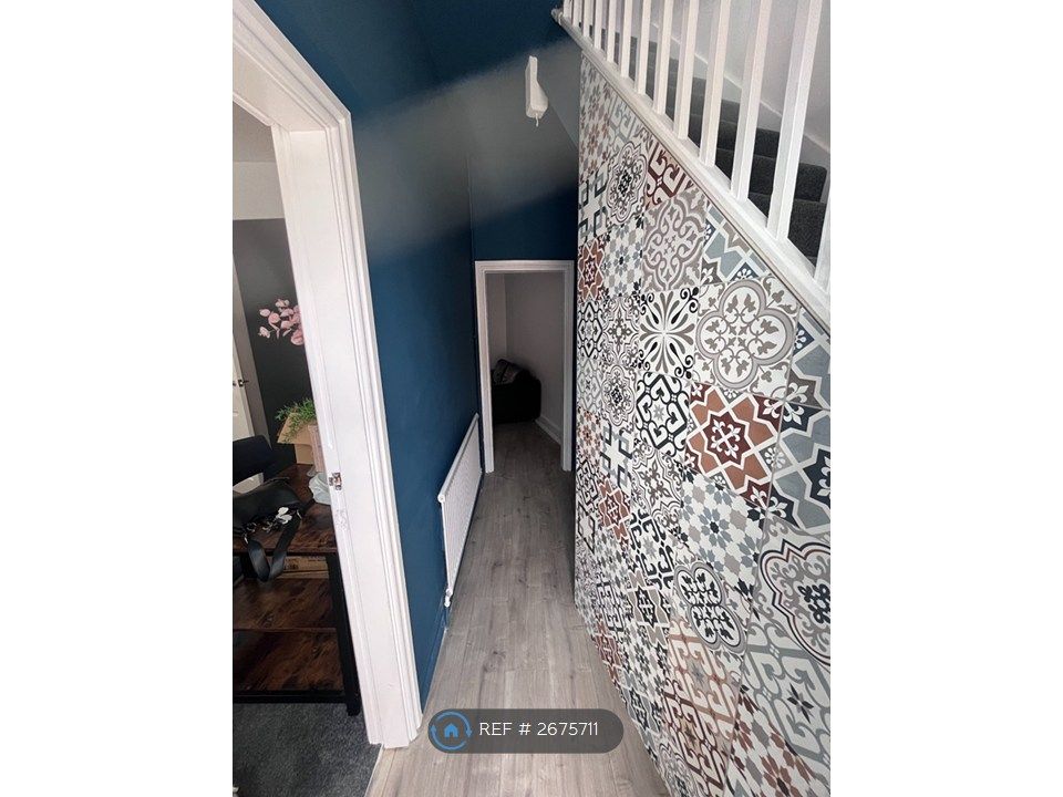 Property photo 3 of 14 Entrance Hallway