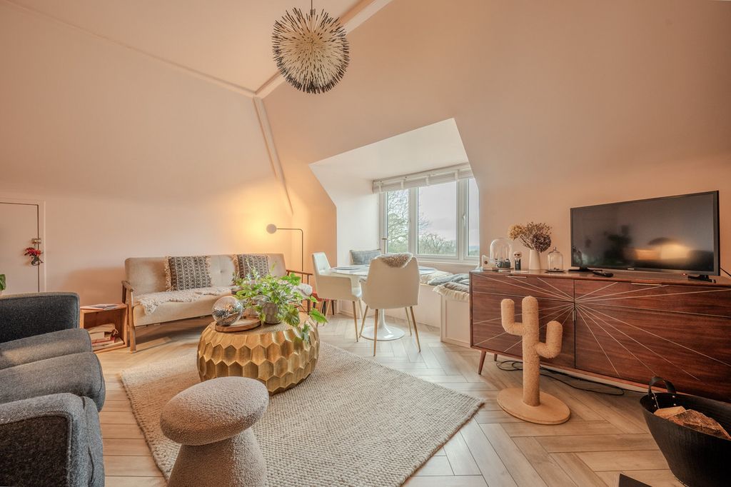 Property photo 2 of 25