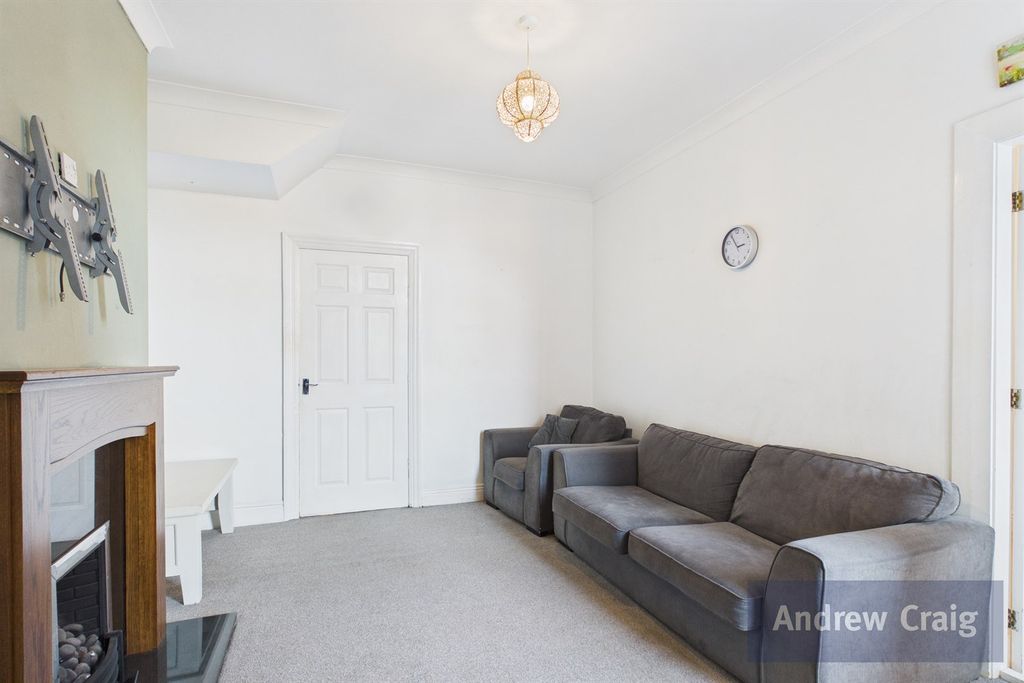 Property photo 2 of 15 Lounge