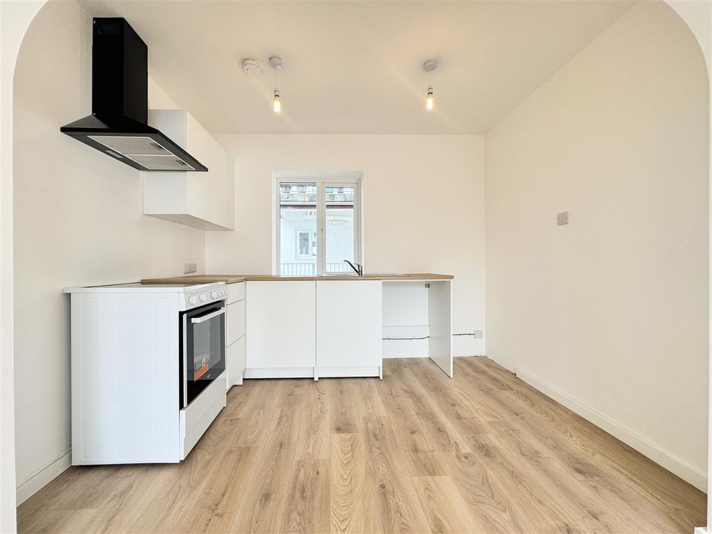 Property photo 2 of 17 Kitchen