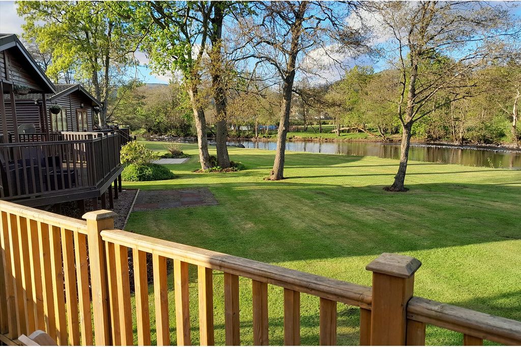 Property photo 3 of 19 Outside