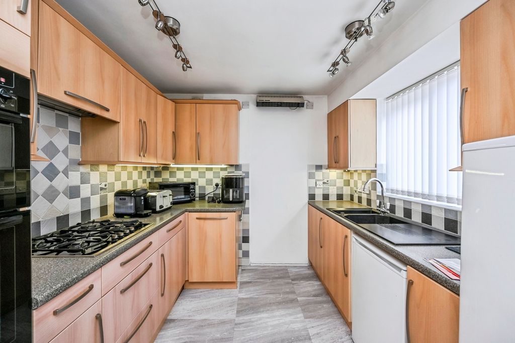 Property photo 2 of 16 Photo