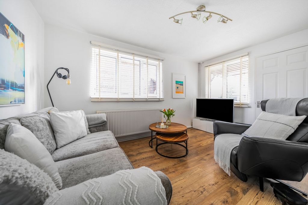 Property photo 2 of 11 2