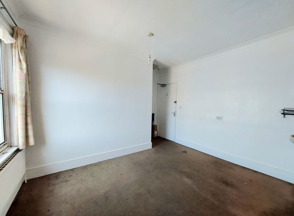 Property photo 3 of 4