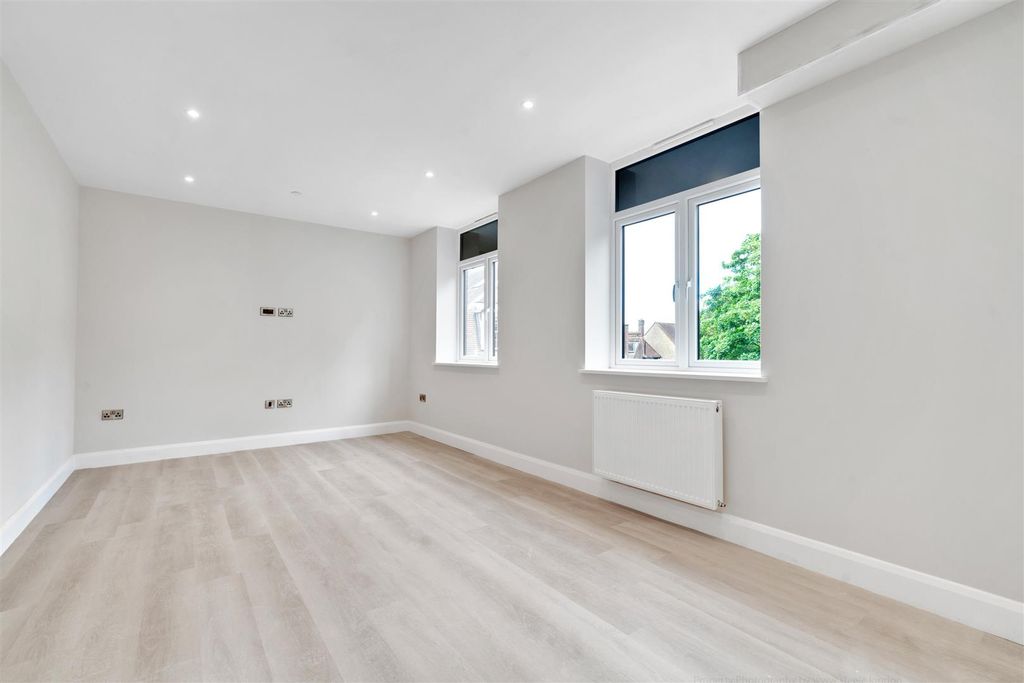 Property photo 1 of 11 Ocean-House-2Bed-Flat-Bedroom-Living-Room.Jpg