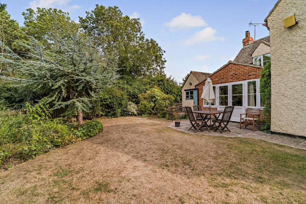Property photo 2 of 17 Picture No. 10