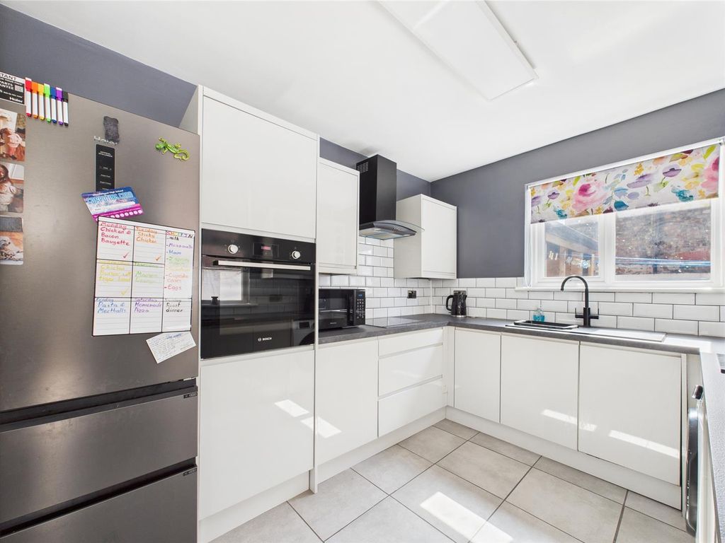 Property photo 3 of 9 Cam03604G0-Pr0035-Still011.Jpg