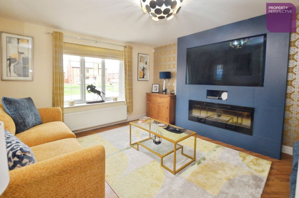 Property photo 2 of 19 Lounge