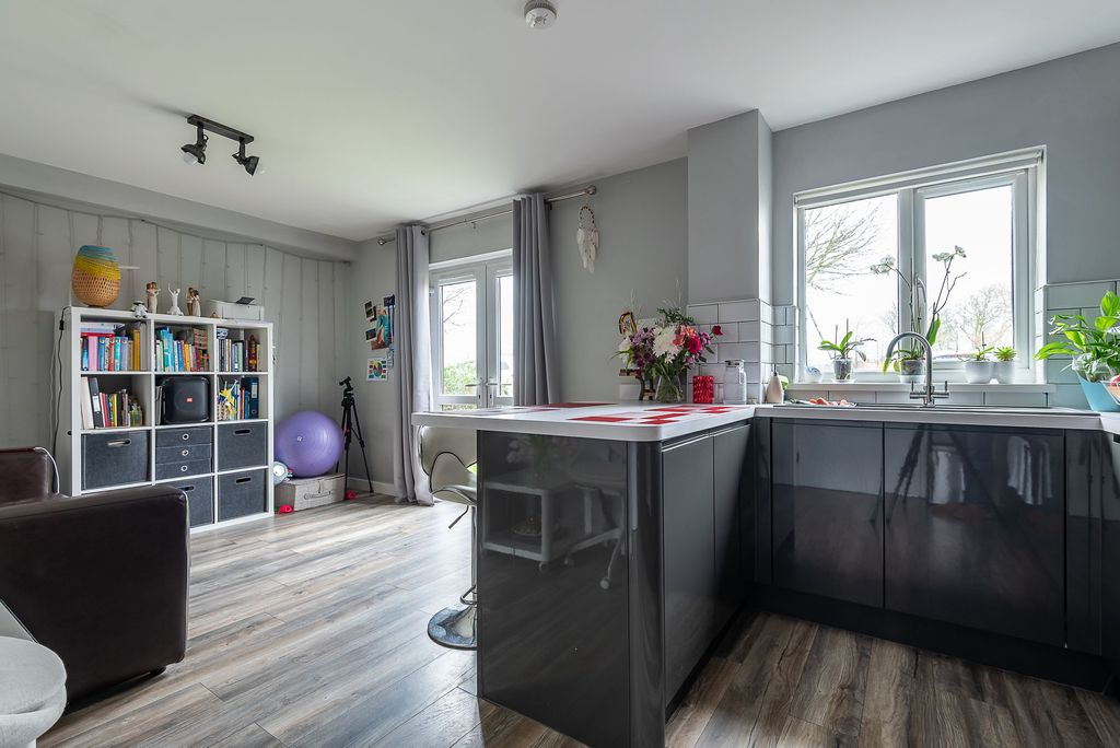 Property photo 3 of 22 Kitchen 2