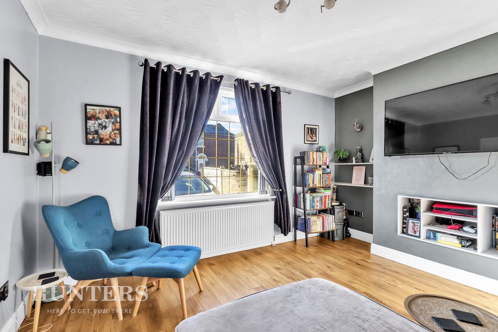 Property photo 2 of 21 Living Room