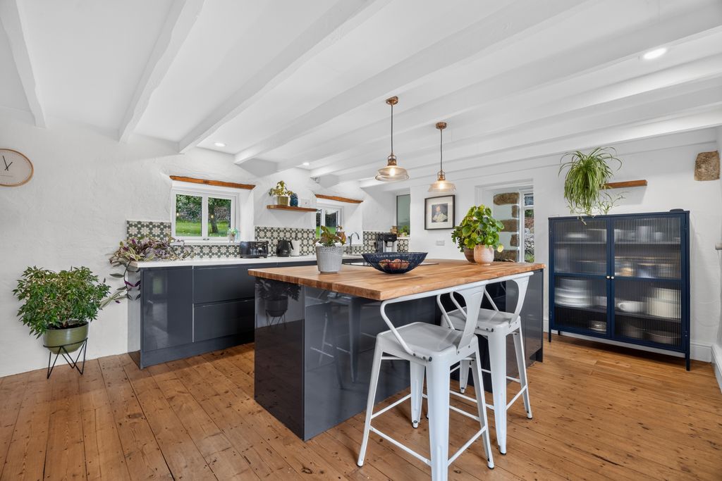 Property photo 3 of 32 Pbox-Img.Jpg