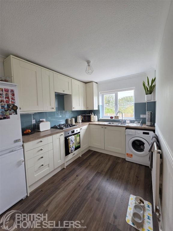 Property photo 2 of 16 Picture No. 25