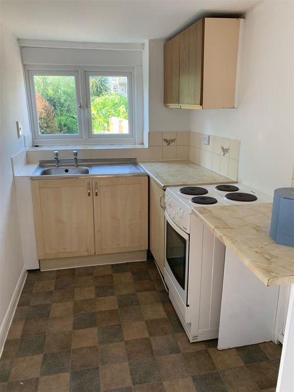 Property photo 3 of 6 Kitchen