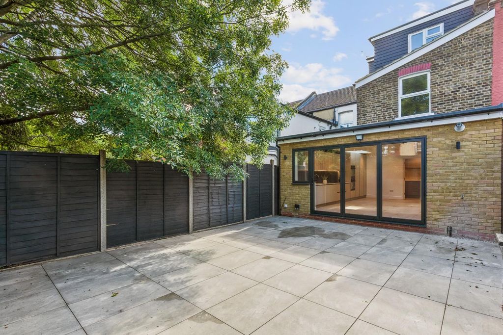 Property photo 1 of 24