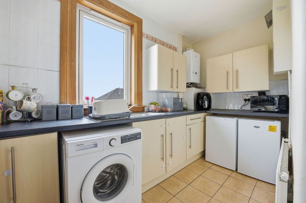 Additional image 5 of 2 bed flat for sale27 Victoria Place, Brightons, Falkirk FK2