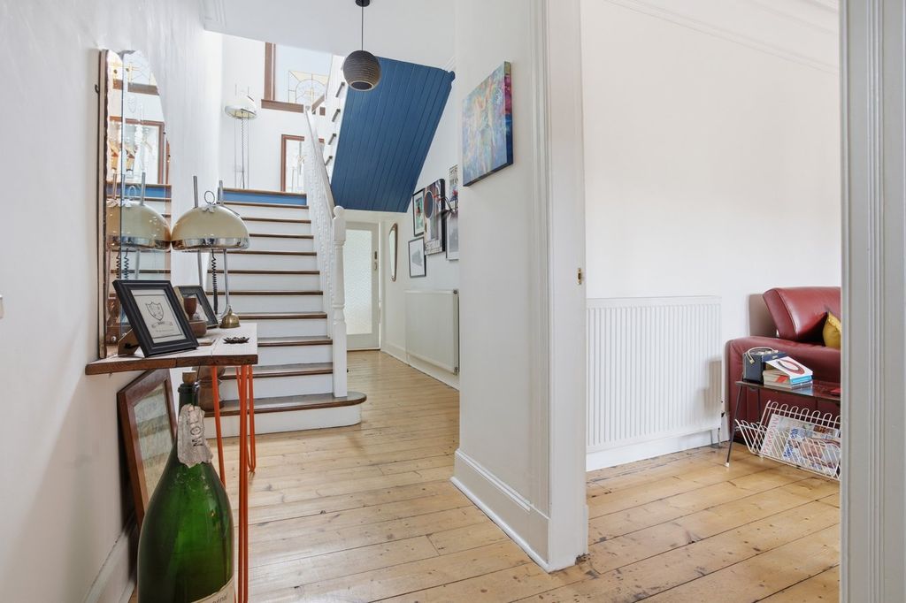 Property photo 2 of 40